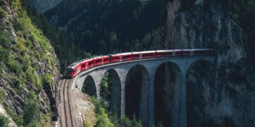 5 Scenic Trains for Exploring Scotland’s Dramatic Highlands, Sparkling Lochs, and Coastal Towns